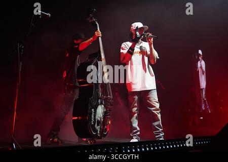 August 2023, Irving, Texas, USA: Irving, Texas, USA: der mexikanische Rapper, Musiker und Sänger Hassan Emilio Kabande Laija, auch bekannt als Peso Pluma, tritt am Samstag, den 12. August 2023 im Pavillon der Toyota Music Factory auf. (Foto: © Javier Vicencio/ZUMA Press Wire) Stockfoto