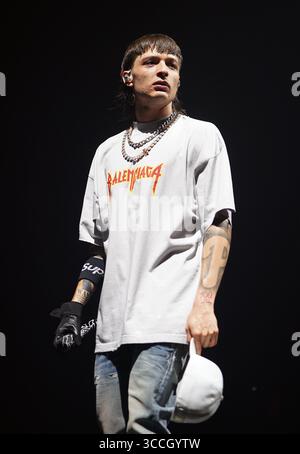 August 2023, Irving, Texas, USA: Irving, Texas, USA: der mexikanische Rapper, Musiker und Sänger Hassan Emilio Kabande Laija, auch bekannt als Peso Pluma, tritt am Samstag, den 12. August 2023 im Pavillon der Toyota Music Factory auf. (Foto: © Javier Vicencio/ZUMA Press Wire) Stockfoto