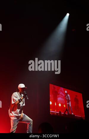 August 2023, Irving, Texas, USA: Irving, Texas, USA: der mexikanische Rapper, Musiker und Sänger Hassan Emilio Kabande Laija, auch bekannt als Peso Pluma, tritt am Samstag, den 12. August 2023 im Pavillon der Toyota Music Factory auf. (Foto: © Javier Vicencio/ZUMA Press Wire) Stockfoto