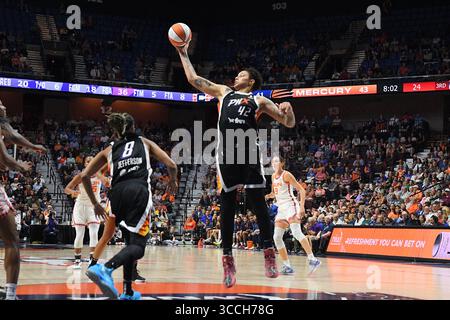 31. August 2023: Phoenix Mercury Center Brittney Griner (42) gibt den Ball während eines WNBA-Spiels zwischen den Phoenix Mercury und den Connecticut Sun in der Mohegan Sun Arena in Uncasville, Connecticut. Erica Denhoff/CSM (Bild: © Erica Denhoff/CSM via ZUMA Press Wire) Stockfoto