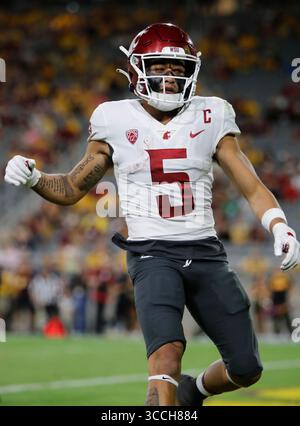 28. Oktober 2023: Der Wide Receiver Lincoln Victor (5) der Washington State Cougars führt eine Route durch die Endzone von Arizona während des NCAA-Fußballspiels zwischen den Washington State Cougars und der Arizona State University im Mountain America Stadium in Tempe, Arizona. Michael Cazares/CSM. (Kreditbild: Stockfoto