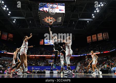 31. August 2023: Phoenix Mercury Guard Sug Sutton (1) schießt den Ball während eines WNBA-Spiels zwischen den Phoenix Mercury und den Connecticut Sun in der Mohegan Sun Arena in Uncasville, Connecticut. Erica Denhoff/CSM (Bild: © Erica Denhoff/CSM via ZUMA Press Wire) Stockfoto