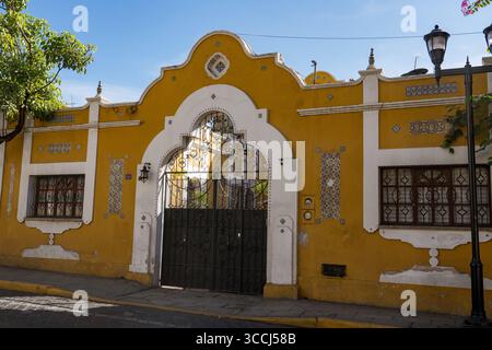 22. November 2018, Oaxaca de Juarez, Oaxaca, Mexiko: Farbenfrohes historisches Gebäude im historischen Zentrum von Oaxaca, Mexiko. UNESCO-Weltkulturerbe des Historischen Zentrums von Oaxaca und der archäologischen Stätte Monte AlbÃ¡n (Foto: © Jon G. Fuller / Vwpics/VW Pics via ZUMA Press Wire) Stockfoto