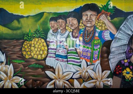 24. November 2018, Oaxaca de Juarez, Oaxaca, Mexiko: Gemalte Wandmalereien im Eingangstunnel zum Guelaguetza Auditorium auf Fortin Hill, Oaxaca, Mexiko, die Tänzer in Kostümen darstellen. (Kreditbild: © Jon G. Fuller / Vwpics/VW Pics via ZUMA Press Wire) Stockfoto