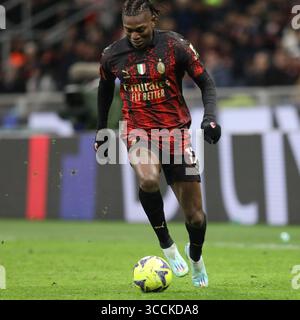 26. Februar 2023, Mailand, Lombardei, Italien: RAFAEL LEAO #17 des AC Mailand im Spiel Der Serie A zwischen AC Mailand und Atalanta Bergamo im Stadio Giuseppe Meazza am 26. Februar 2023 in Mailand (Foto: © Mickael Chavet/ZUMA Press Wire) Stockfoto