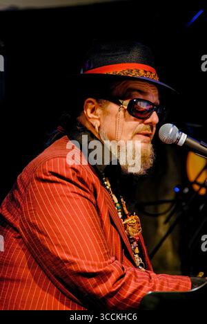 Der berühmte New Orleans Blues, Jazzmusiker und Louisiana cajun-Legende, der verstorbene Mac Rebbenack alias Dr. John, trat beim Kitchener Blues Festival in Ontario Kanada auf. August 2010 Stockfoto