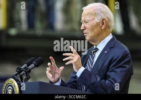 6. November 2023, Bear, Delaware, USA: US-Präsident Joe Biden kommentiert in New Castle County, Delaware, wie Bidenomics und seine Investitionen in Amerika die Agenda und die Reparatur vernachlässigter Infrastrukturbedürfnisse einschließlich der größten Investitionen in den Schienenverkehr seit der Gründung von Amtrak am Montag, 6. November 2023 (Credit Image: © Saquan Stimpson/CNP via ZUMA Press Wire) Stockfoto