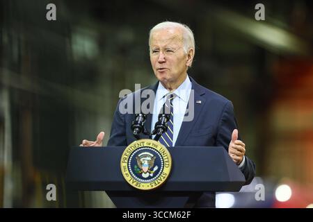 6. November 2023, Bear, Delaware, USA: US-Präsident Joe Biden kommentiert in New Castle County, Delaware, wie Bidenomics und seine Investitionen in Amerika die Agenda und die Reparatur vernachlässigter Infrastrukturbedürfnisse einschließlich der größten Investitionen in den Schienenverkehr seit der Gründung von Amtrak am Montag, 6. November 2023 (Credit Image: © Saquan Stimpson/CNP via ZUMA Press Wire) Stockfoto