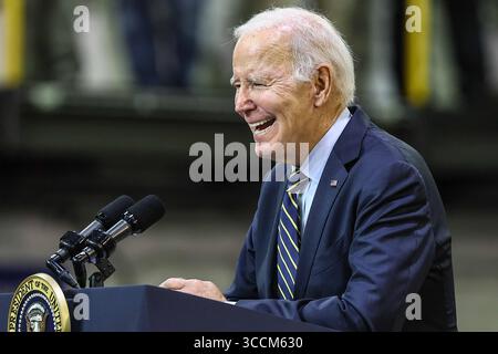 6. November 2023, Bear, Delaware, USA: US-Präsident Joe Biden kommentiert in New Castle County, Delaware, wie Bidenomics und seine Investitionen in Amerika die Agenda und die Reparatur vernachlässigter Infrastrukturbedürfnisse einschließlich der größten Investitionen in den Schienenverkehr seit der Gründung von Amtrak am Montag, 6. November 2023 (Credit Image: © Saquan Stimpson/CNP via ZUMA Press Wire) Stockfoto