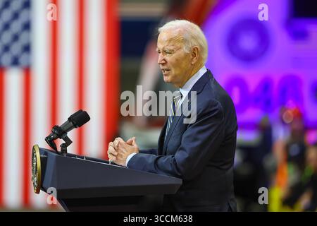 6. November 2023, Bear, Delaware, USA: US-Präsident Joe Biden kommentiert in New Castle County, Delaware, wie Bidenomics und seine Investitionen in Amerika die Agenda und die Reparatur vernachlässigter Infrastrukturbedürfnisse einschließlich der größten Investitionen in den Schienenverkehr seit der Gründung von Amtrak am Montag, 6. November 2023 (Credit Image: © Saquan Stimpson/CNP via ZUMA Press Wire) Stockfoto