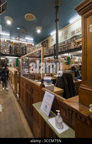 Innenraum von Leakey's Bookshop, Church Street, Inverness, Highland, Schottland, Vereinigtes Königreich Stockfoto
