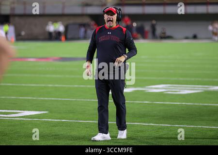 9. September 2023: Joey McGuire, Cheftrainer der Texas Tech Red Raider, spricht mit einem Beamten während des Spiels zwischen den Oregon Ducks und den Texas Tech Red Raiders im JonesAT&T Stadium in Lubbock, Texas. Tom Sooter/CSM. (Kreditbild: Stockfoto