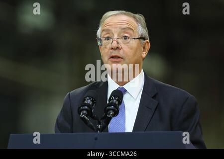 November 2023, Bear, Delaware, USA: Tony Coscia, der Vorsitzende des Amtrak-Vorstands hält Anmerkungen vor dem Treffen von US-Präsident Joe Biden am Montag, 6. November 2023 in Amtrak Maintenance Facilities in Bear, Delaware (Bild: © Saquan Stimpson/CNP via ZUMA Press Wire) Stockfoto