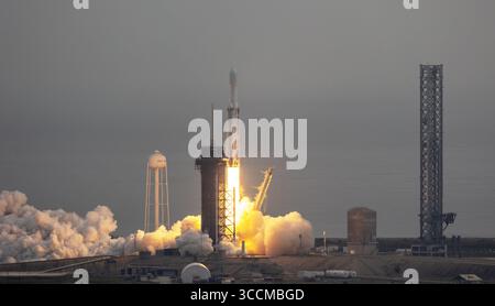 13. Oktober 2023, Cape Canaveral, FL – Florida, USA: Eine SpaceX Falcon Heavy Rakete startet am Freitag, den 13. Oktober 2023 die Psyche-Asteroidenmission von NASAÃ¢â‚¬â„¢vom Startplatz LC-39A im Kennedy Space Center. (Bild: © Ricardo Ramirez Buxeda/Orlando Sentinel via ZUMA Press Wire) Stockfoto
