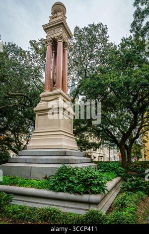 Savannah, GA, 28. Dezember 2023: William Washington Gordon Monument am Wright Square in Savannah, Georgia Stockfoto