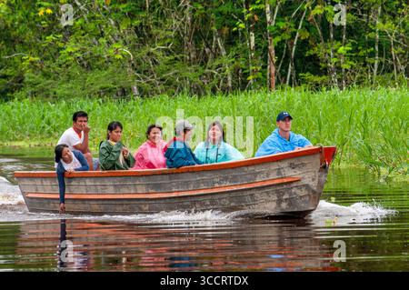 9. März 2008, Belen, Peru: Bootsausflug auf dem Amazonas in der Nähe von Iquitos, Loreto, Peru. Navigation neben dem Dorf Timicuro (Foto: © Sergi Reboredo/ZUMA Press Wire) Stockfoto