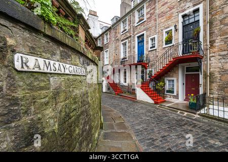 Schild für Ramsay Garden an der Steinmauer, Edinburgh, Schottland, Großbritannien Stockfoto