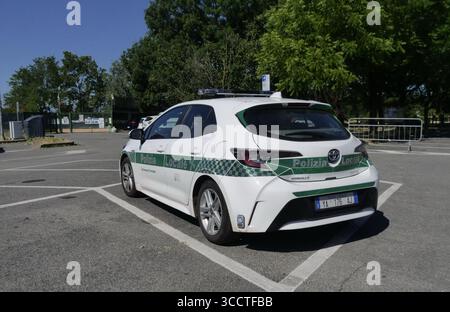 Örtliches Polizeiauto Stockfoto