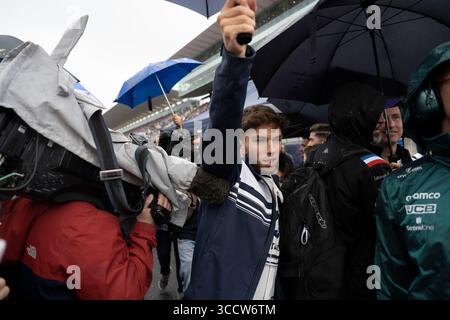 Oktober 2022, Suzuka, Mie, Japan: 8. Oktober 2022: Suzuka Circuit, Präfektur Mie, JAPAN: PIERRE GASLY von AlphaTauri #10 auf der Startaufstellung vor dem Rennen, als Max Verstappen die Weltmeisterschaft für Red Bull Racing beim Formel-1-Grand Prix von Honda gewinnt. Motorsport. (Bild: © Taidgh Barron/ZUMA Press Wire) Stockfoto