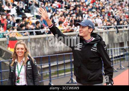 Oktober 2022, Suzuka, Mie, Japan: 8. Oktober 2022: Suzuka Circuit, Präfektur Mie, JAPAN: GEORGE RUSSELL von Mercedes #63 auf der Startaufstellung vor dem Rennen, als Max Verstappen die Red Bull Racing-Weltmeisterschaft beim Formel-1-Grand Prix von Honda gewinnt. Motorsport. (Bild: © Taidgh Barron/ZUMA Press Wire) Stockfoto