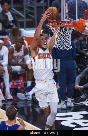 23. Oktober 2022, Los Angeles, Kalifornien, USA: Devin Booker #1 der Phoenix Suns stürzt den Ball während ihres NBA-Spiels gegen die Los Angeles Clippers am Sonntag, den 23. Oktober 2022, in der Crypto.com Arena in Los Angeles, Kalifornien. Clippers verlieren gegen Sonnen, 95 - 112. ARIANA RUIZ/PI (Bild: © Prensa Internacional via ZUMA Press Wire) Stockfoto