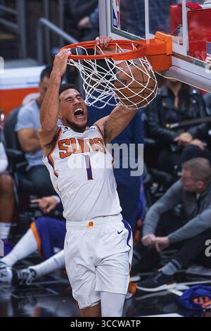 23. Oktober 2022, Los Angeles, Kalifornien, USA: Devin Booker #1 der Phoenix Suns stürzt den Ball während ihres NBA-Spiels gegen die Los Angeles Clippers am Sonntag, den 23. Oktober 2022, in der Crypto.com Arena in Los Angeles, Kalifornien. Clippers verlieren gegen Sonnen, 95 - 112. ARIANA RUIZ/PI (Bild: © Prensa Internacional via ZUMA Press Wire) Stockfoto