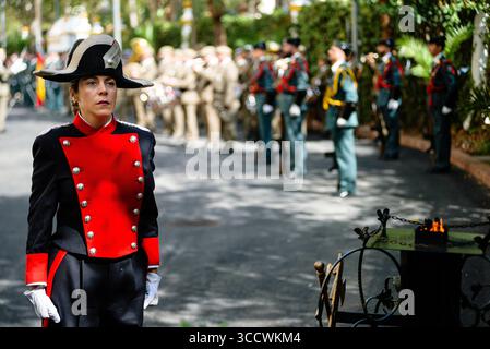 12. Oktober 2022, Sevilla, Andalusien, Spanien: Guardia Civil Officers marschieren während der Feierlichkeiten ihres Schutzpatrons und zum Nationalfeiertag. (Bild: © Angel Garcia/ZUMA Press Wire) Stockfoto