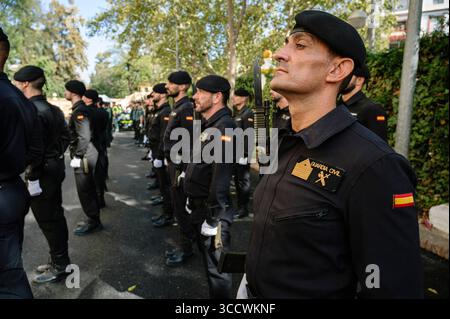 12. Oktober 2022, Sevilla, Andalusien, Spanien: Guardia Civil Officers während der Feierlichkeiten ihres Schutzpatrons und des Nationalfeiertags. (Bild: © Angel Garcia/ZUMA Press Wire) Stockfoto