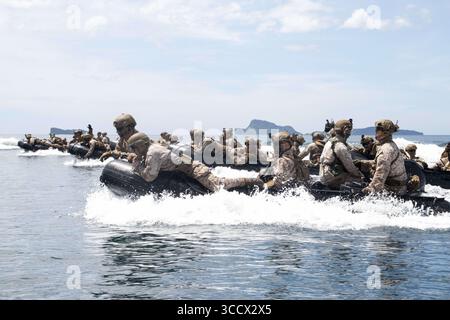 7. Oktober 2022, Zambales, Luzon, Philippinen: U.S. Marines mit Battalion Landing Team, 2. Bataillon, 5. Marines, 31. Marine Expeditionary Unit, nehmen an einer amphibischen Landung während der KAMANDAG am 6. Oktober 2022 in Zambales, Philippinen, Teil. KAMANDAG 6 ist eine kombinierte Übung mit dem philippinischen Marine Corps, dem südkoreanischen Marine Corps und der Japan Ground Self-Defense Force. (Kreditbild: © CPL. Yvonne Iwae/U.S. Marine/Planet Pix über ZUMA Press Wire) Stockfoto