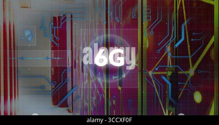 Leuchtender 6G-Text, der im Korridor des Datenzentrums schwingt, mit kreisförmiger Spurweite, Server-Racks und Schaltungsleitungen Stockfoto