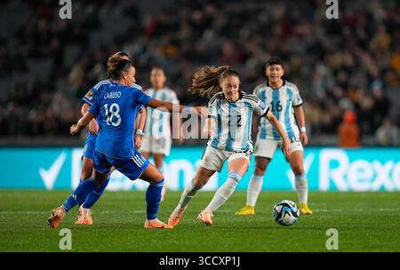 24. Juli 2023: Estefania Banini (Argentinien) kontrolliert den Ball bei einem Spiel der Gruppe G - FIFA Frauen-Weltmeisterschaft Australien & Neuseeland 2023, Italien gegen Argentinien, im Eden Park, Auckland, Neuseeland. Kim Price/CSM (Kreditbild: © Kim Price/CSM via ZUMA Press Wire) Stockfoto