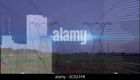 Zeigt Übertragungstürme, die Stromleitungen in der Abenddämmerung über eine grasbewachsene Ebene führen, mit Kartenüberlagerung Stockfoto