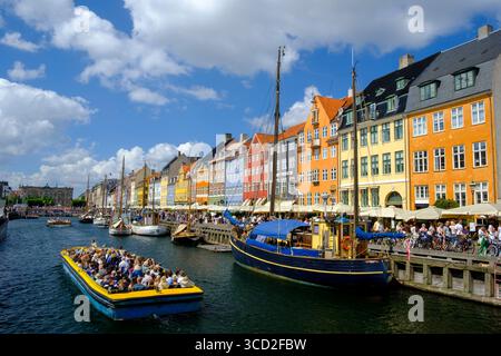Farbenfrohe Gebäude am Nyhavn-Kanal, Kopenhagen Stockfoto