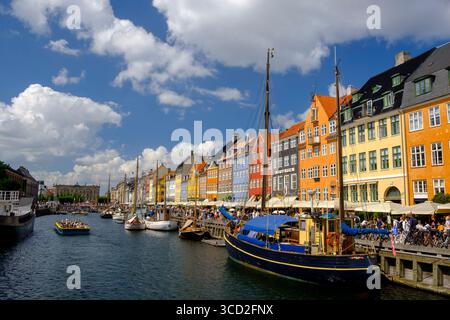 Farbenfrohe Gebäude am Nyhavn-Kanal, Kopenhagen Stockfoto