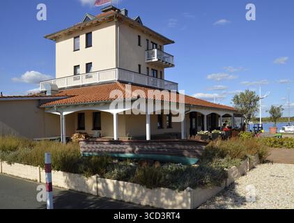 Promenade am Goitzsche See in der Stadt Bitterfeld, Sachsen - Anhalt, Deutschland Stockfoto
