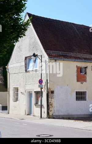historisches, rennovierungsbedürftiges Haus Stockfoto