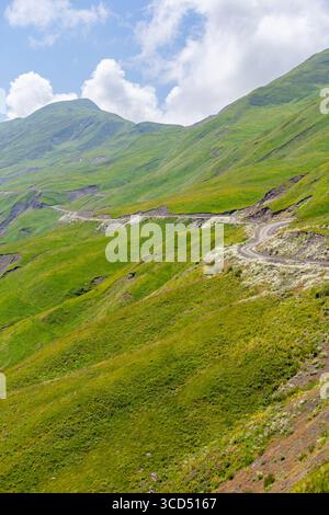Die wunderschöne Berglandschaft von Upper Khevsureti, Georgien. Reisen Stockfoto