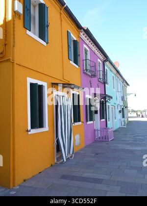 Burano, Italien 11. Oktober 2019: Burano ist eine Insel in der Lagune von Venedig, Norditalien, bei Torcello am nördlichen Ende der Lagune. Stockfoto