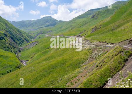 Die wunderschöne Berglandschaft von Upper Khevsureti, Georgien. Reisen Stockfoto