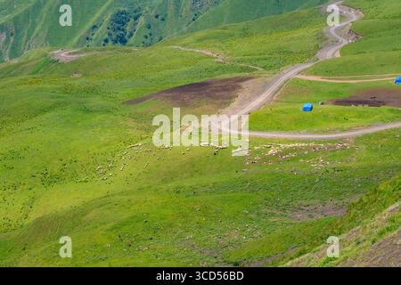 Die wunderschöne Berglandschaft von Upper Khevsureti, Georgien. Reisen Stockfoto