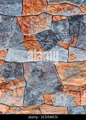 Steinhintergrund – rustikale mehrfarbige Steinmauer für Wohnkultur, Landschaftsdesign und kreative Marketingmaterialien. Stock-Foto Stockfoto