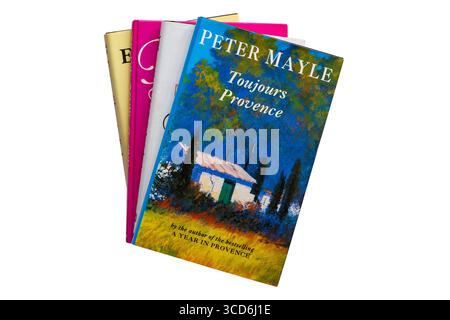 Auswahl an gebundenen Büchern mit Toujours Provence Buch von Peter Mayle oben isoliert auf weißem Hintergrund Stockfoto