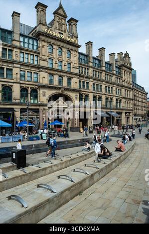 Madrid, Spanien. August 2025. Blick auf die Cateaton Street, in der Nähe der Kathedrale von Manchester, einer Straße mit Brauereien und Unterhaltungsmöglichkeiten in Manchester, 11. August 2025. Vereinigtes Königreich (Foto: Oscar Gonzalez/SIPA USA) Credit: SIPA USA/Alamy Live News Stockfoto