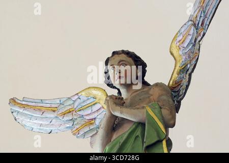 Engel, Statue auf dem Altar in der Kirche St. Anna in Lobor, Kroatien Stockfoto