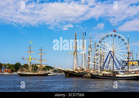 Segelschiffe auf der Warnow während der Hanse Sail in Rostock. Stockfoto