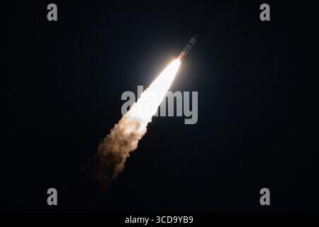 Merritt Island, Florida, USA. August 2025. Eine United Launch Alliance (ULA) Vulcan Centaur Rakete startet am 12. August 2025 um 20:56 Uhr EDT vom Space Launch Complex-41 (SLC-41), Cape Canaveral Space Force Station, Florida, mit zwei US-amerikanischen Sicherheitssatelliten für die Space Force und das Space Systems Command (Credit Image: © Jennifer Briggs/ZUMA Press Wire). Nicht für kommerzielle ZWECKE! Quelle: ZUMA Press, Inc./Alamy Live News Stockfoto