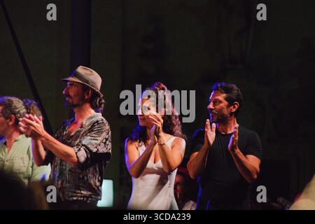 Calimera, Italien - 21. Juni 2025: Super Taranta Musikfestival in Salento. Die Veranstaltung findet auf dem öffentlichen Platz statt und ist frei zugänglich. Stockfoto