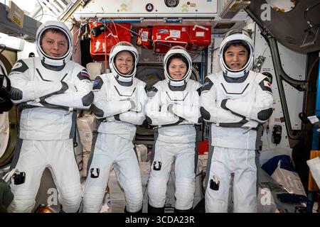 NASA SpaceX Expedition 73 posiert an Bord der Internationalen Raumstation 29. Juli 2025, International Space Station, Earth Orbit: Stehend von links: Roscosmos-Kosmonaut Kirill Peskov, NASA-Astronauten Nichole Ayers, Anne McClain und JAXA-Astronaut Takuya Onishi posieren zusammen während einer FIT-Prüfung ihrer Druckanzüge im Harmony-Modul der Internationalen Raumstation am 29. Juli 2025 in Earth Orbit. Die Besatzung der Expedition 73 startet am 8. August nach fast 7 Monaten im Weltraum an Bord der Internationalen Raumstation. Kreditbild: NASA/Planet Pix via ZUMA Press Wire International Space St Stockfoto