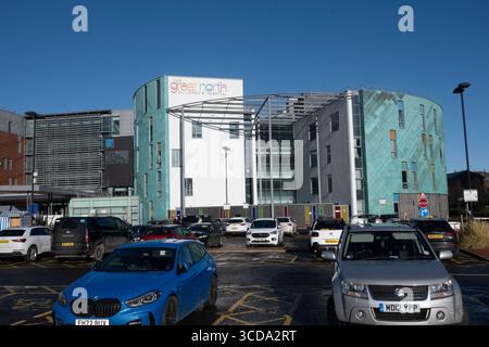 Newcastle upon Tyne, Großbritannien - 30. Januar 2025: Das Royal Victoria Infirmary (RVI), das Heim des Great North Children's Hospital. Stockfoto