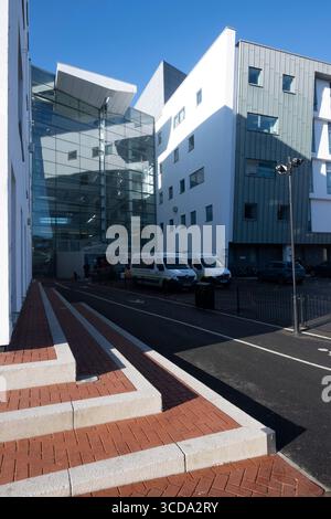 Newcastle upon Tyne, Großbritannien - 30. Januar 2025: Das Royal Victoria Infirmary (RVI), das Heim des Great North Children's Hospital. Stockfoto